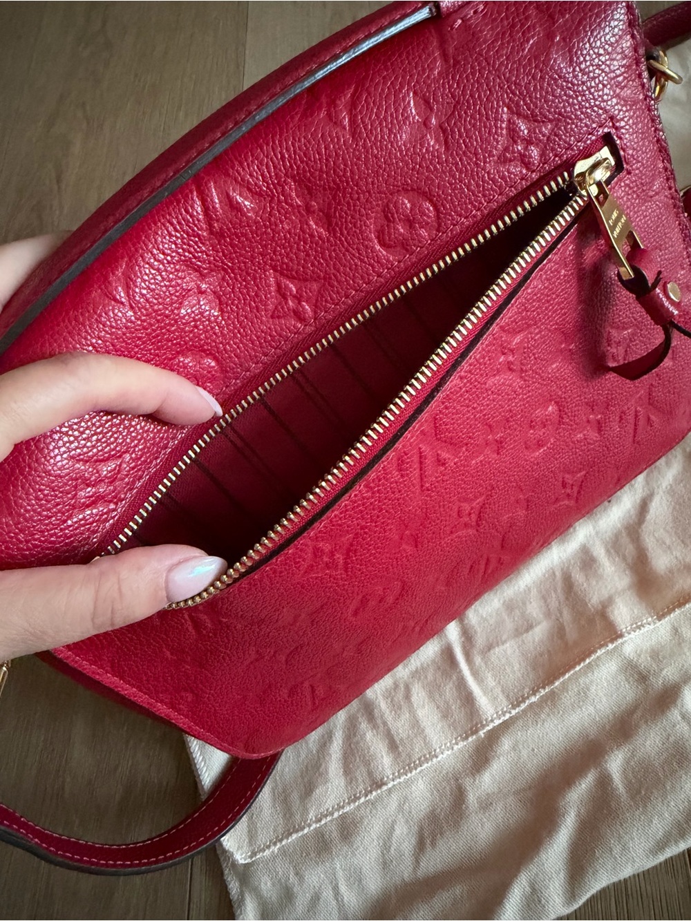 Louis Vuitton Pochette Metis Red Monogram Crossbody Bag - Picture 4 of 10